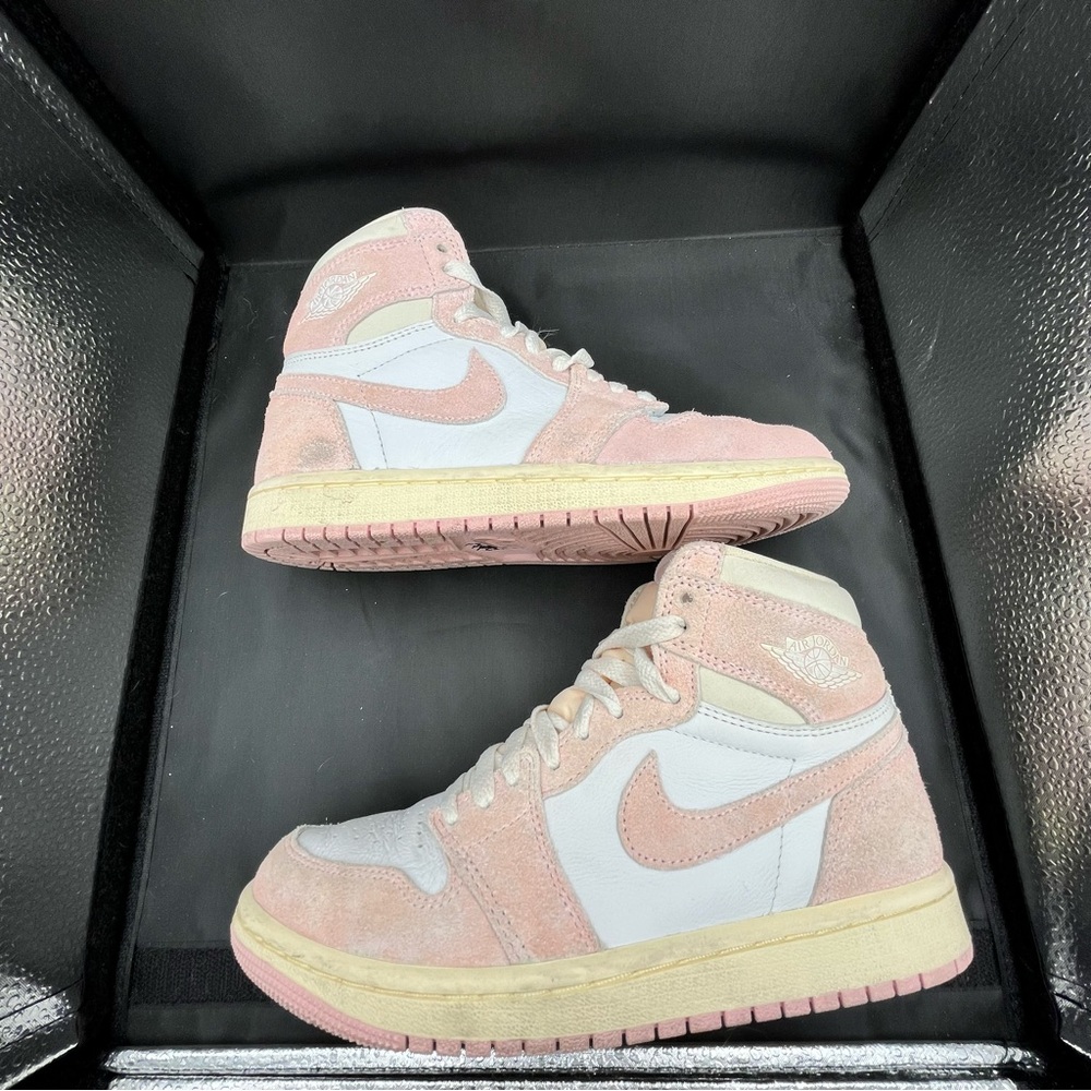 Nike Air Jordan 1 Retro High OG in the "Washed Pink" pre-yellowed midsole 5.5 - Picture 14 of 16